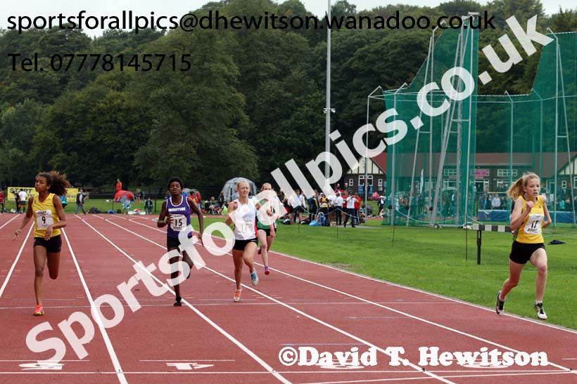 Girls 200 metres at the Northern Inter-Counties under-17s and 15s at Witton Park, Blackburn. Photo: David T. Hewitson/Sports for All Pics
